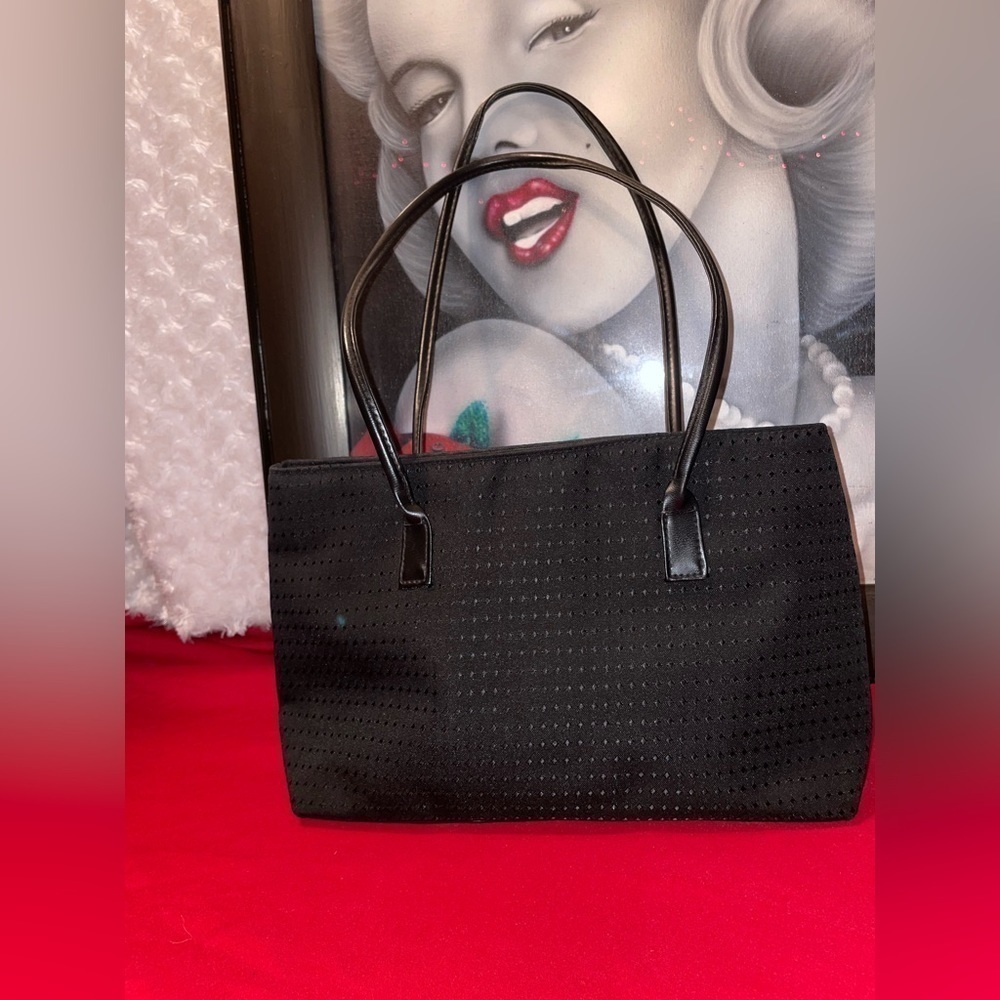 NWOT BLACK MODELLA SHOULDER HANDBAG WITH DESIGN - Picture 4 of 9